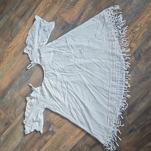 Beautiful Women's White Tunic Top, L
